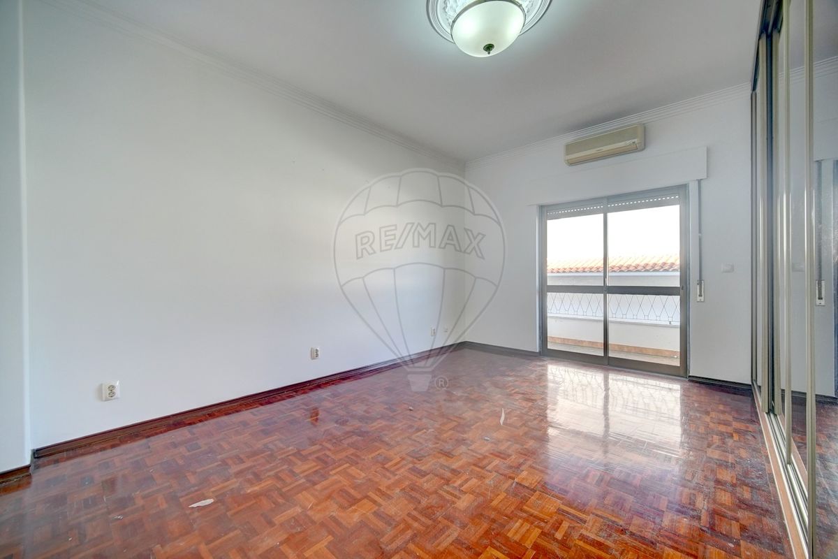 listing 121801379-11 picture-0