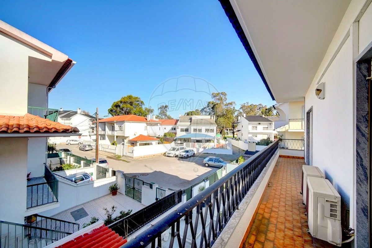 listing 121801379-11 picture-0