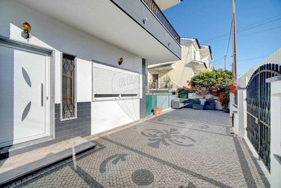 listing 121801379-11 picture-0