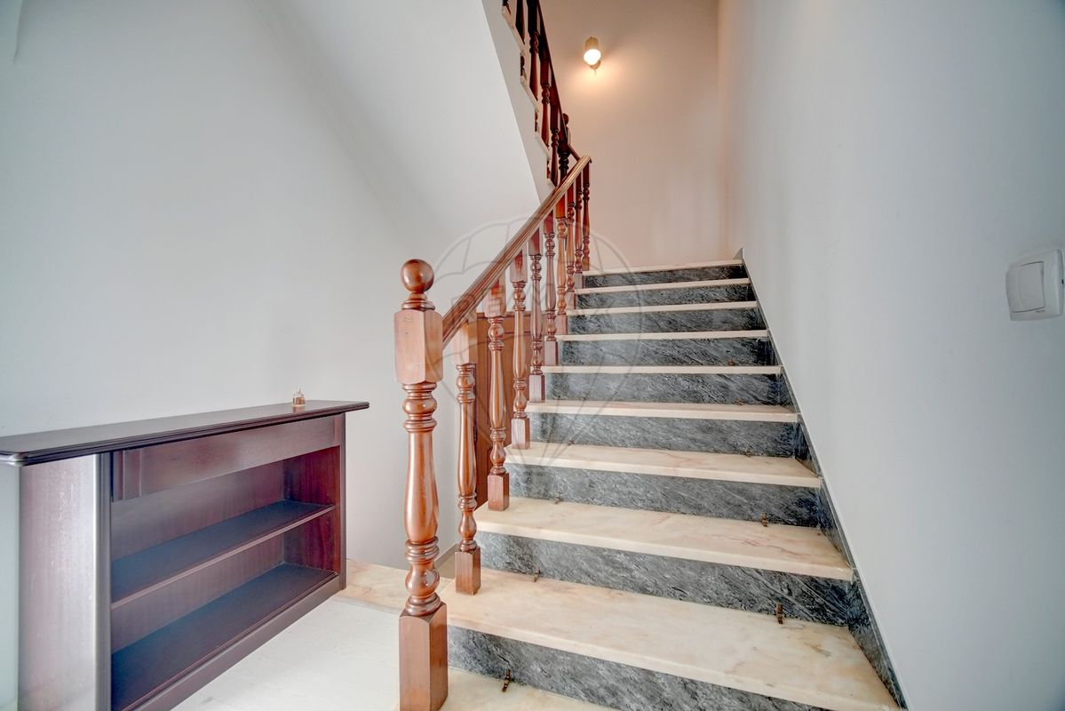 listing 121801379-11 picture-0