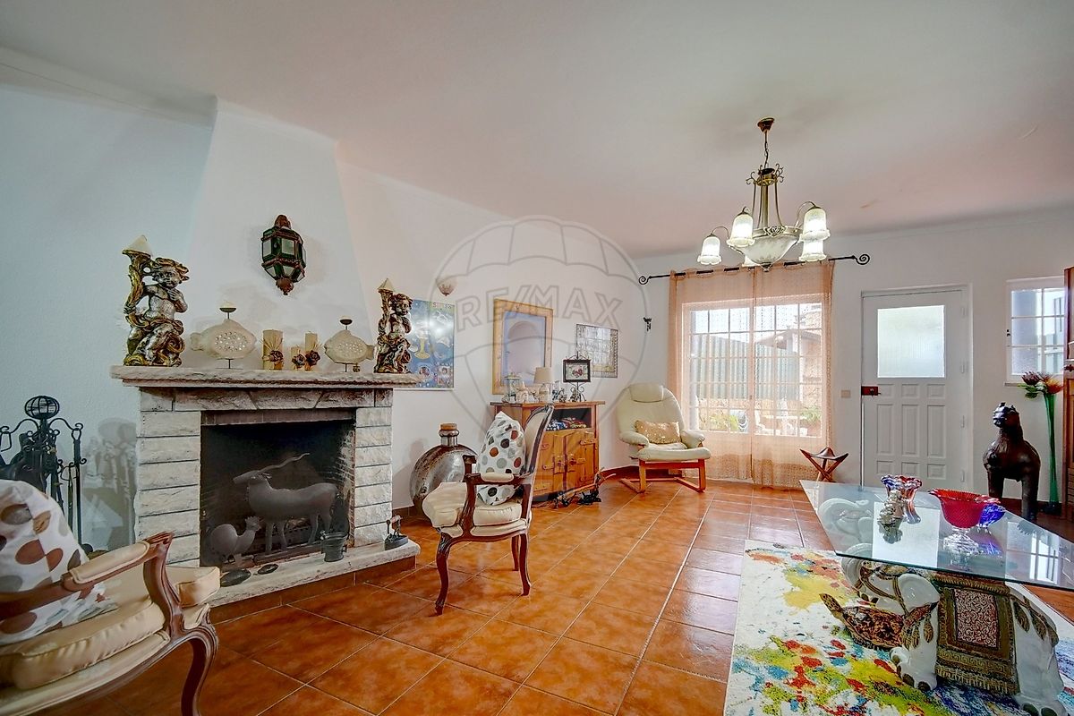 listing 121801379-13 picture-0