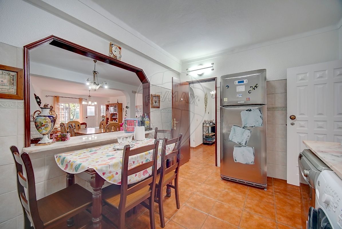 listing 121801379-13 picture-0