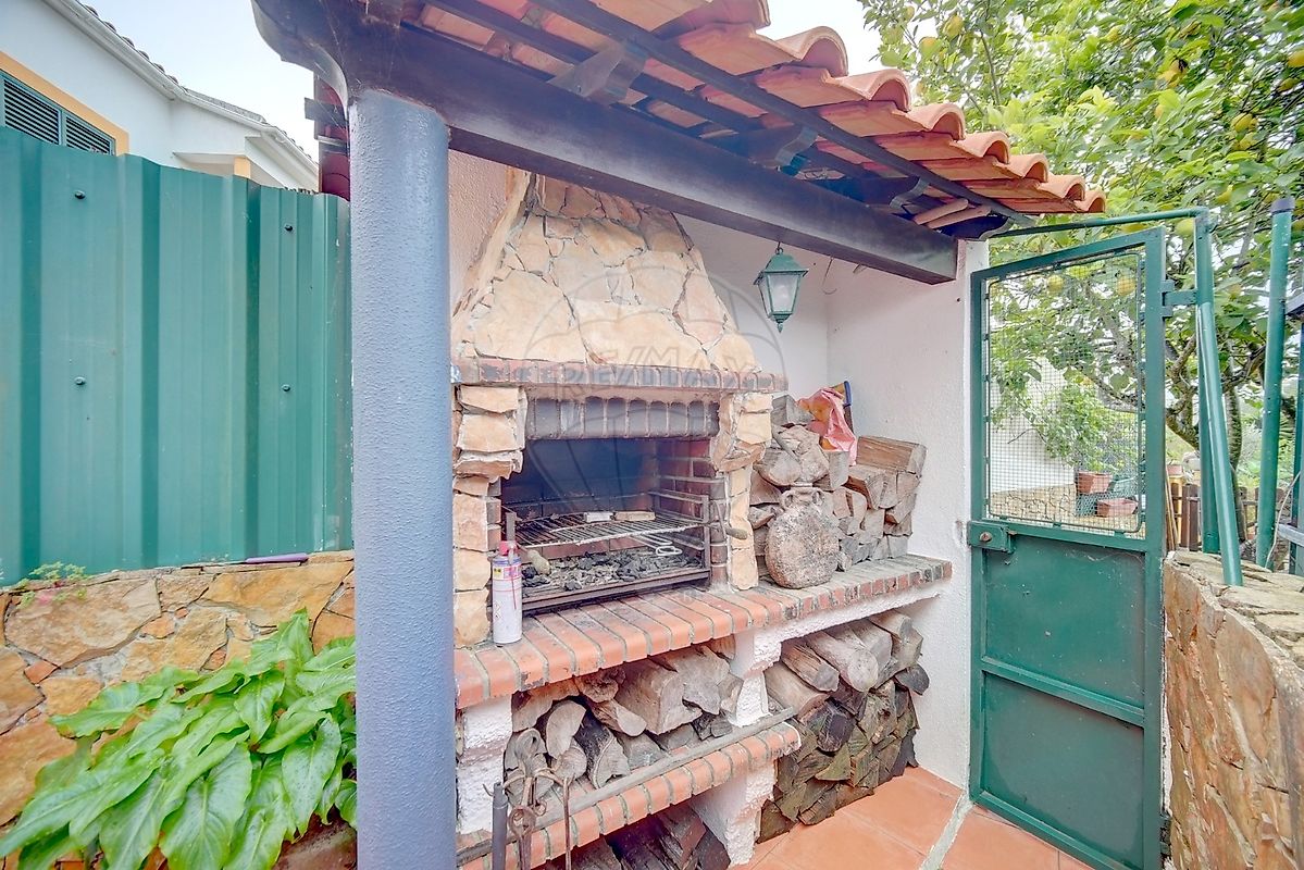 listing 121801379-13 picture-0