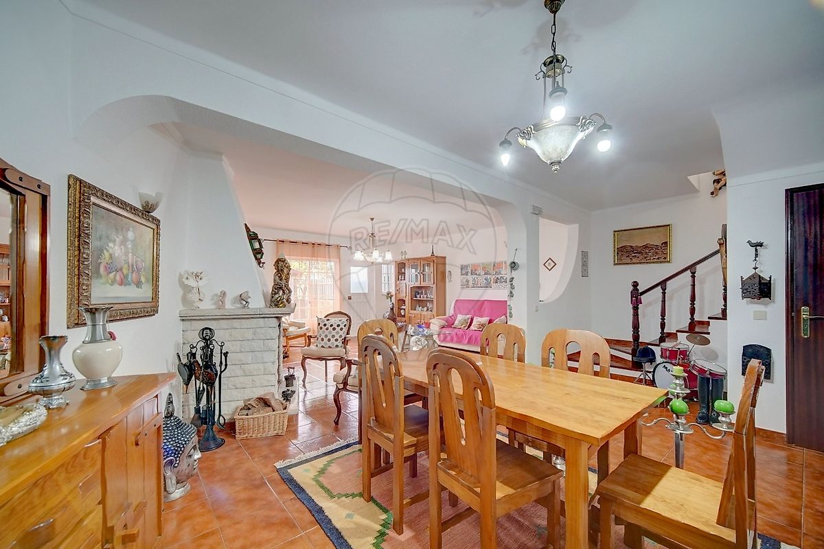 listing 121801379-13 picture-0