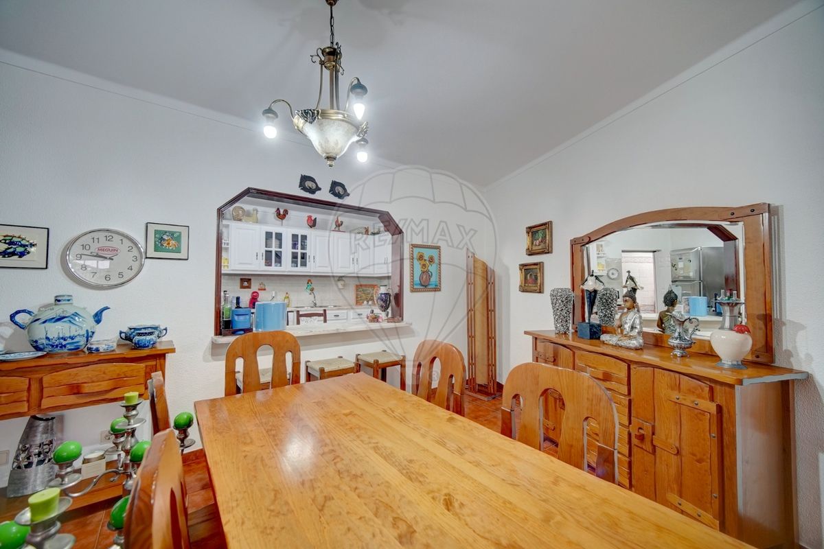 listing 121801379-13 picture-0
