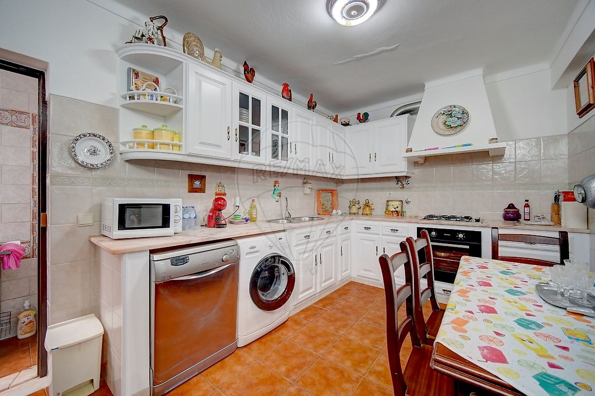 listing 121801379-13 picture-0