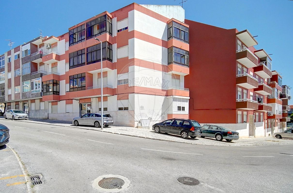 Apartamento T3 à venda em Seixal