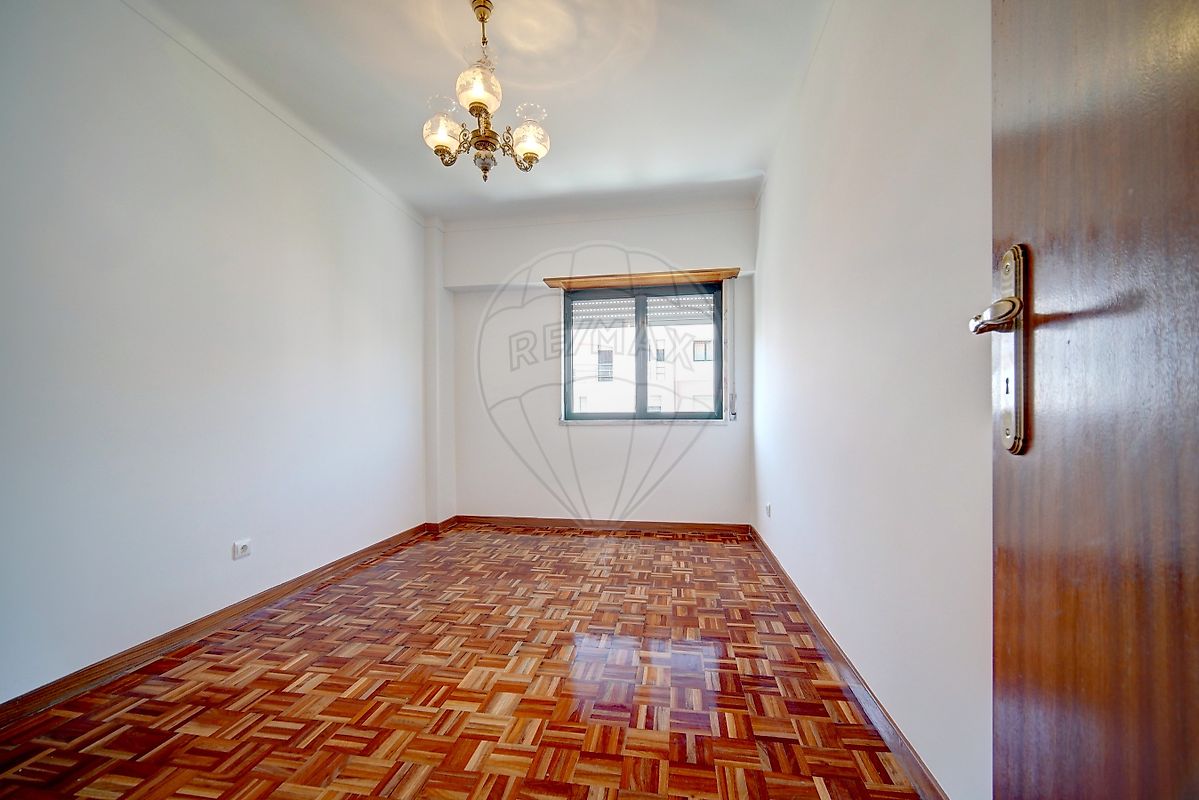 Apartamento T3 para arrendar em Loures