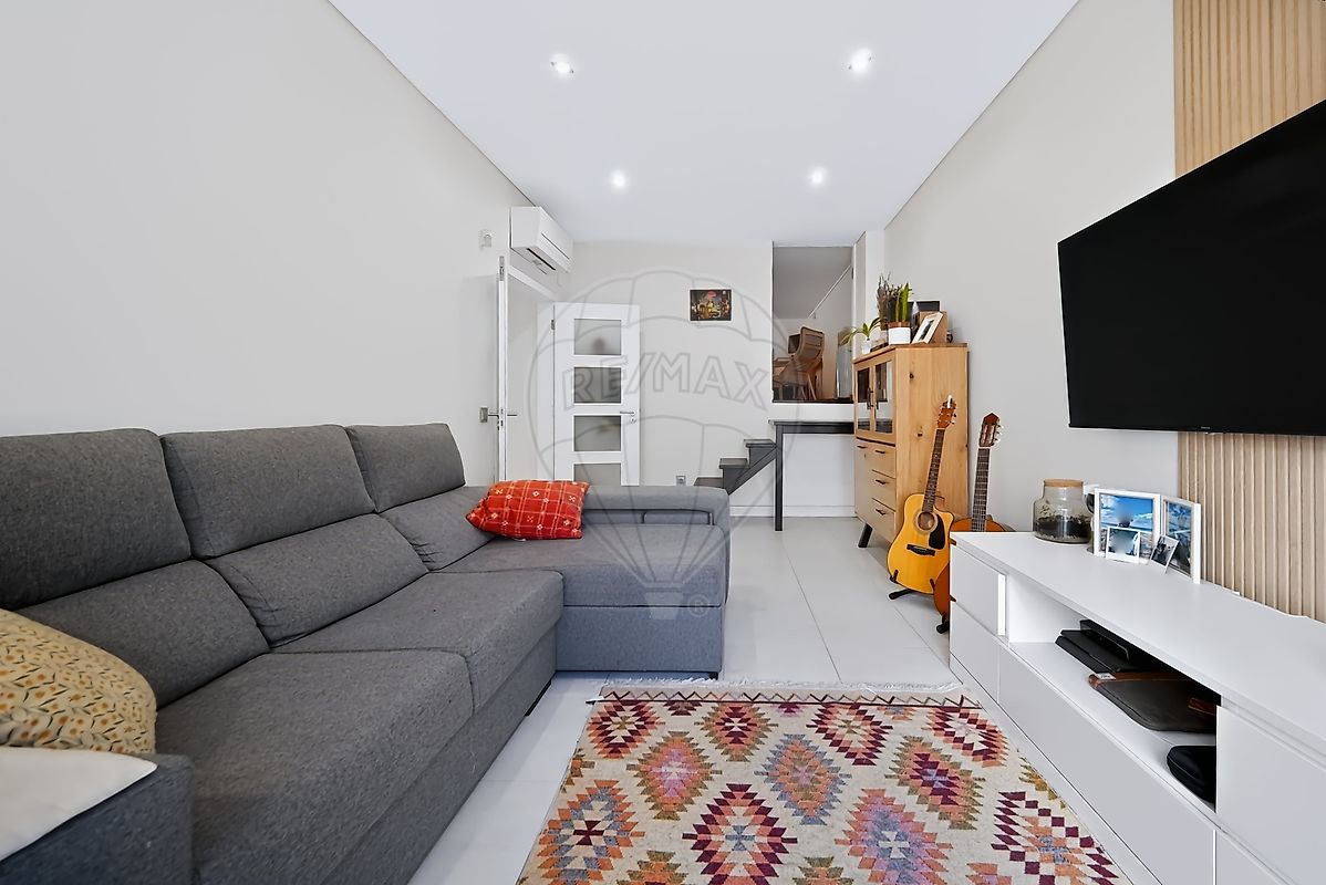 Apartamento T1 em Charneca de Caparica e Sobreda, €325.000