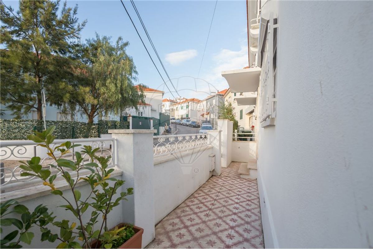 listing 121831169-65 picture-0