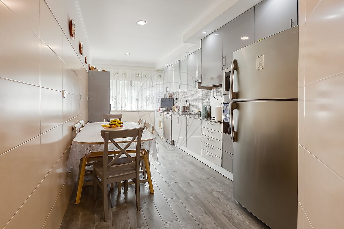 Apartamento T2 à venda em Amadora