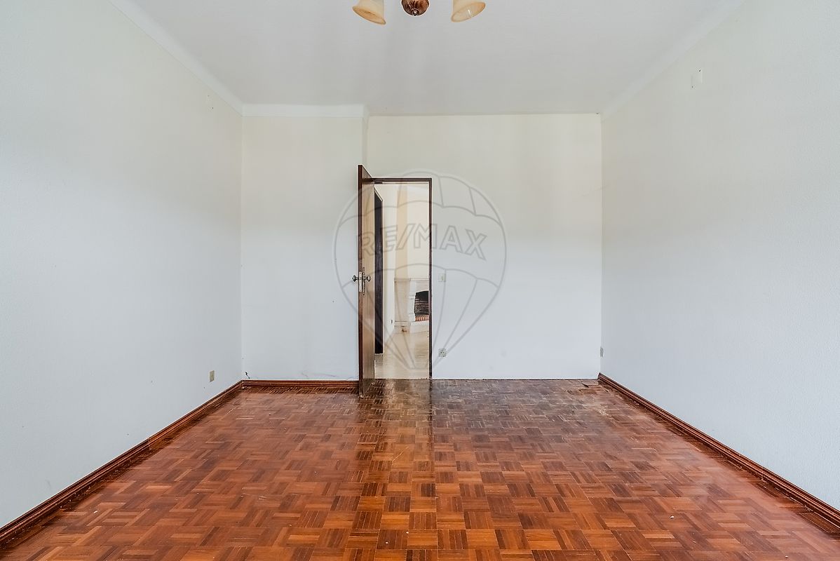 listing 121901144-275 picture-0