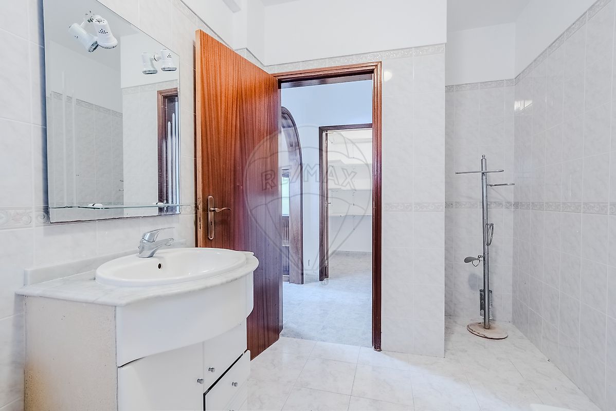 listing 121901144-275 picture-0