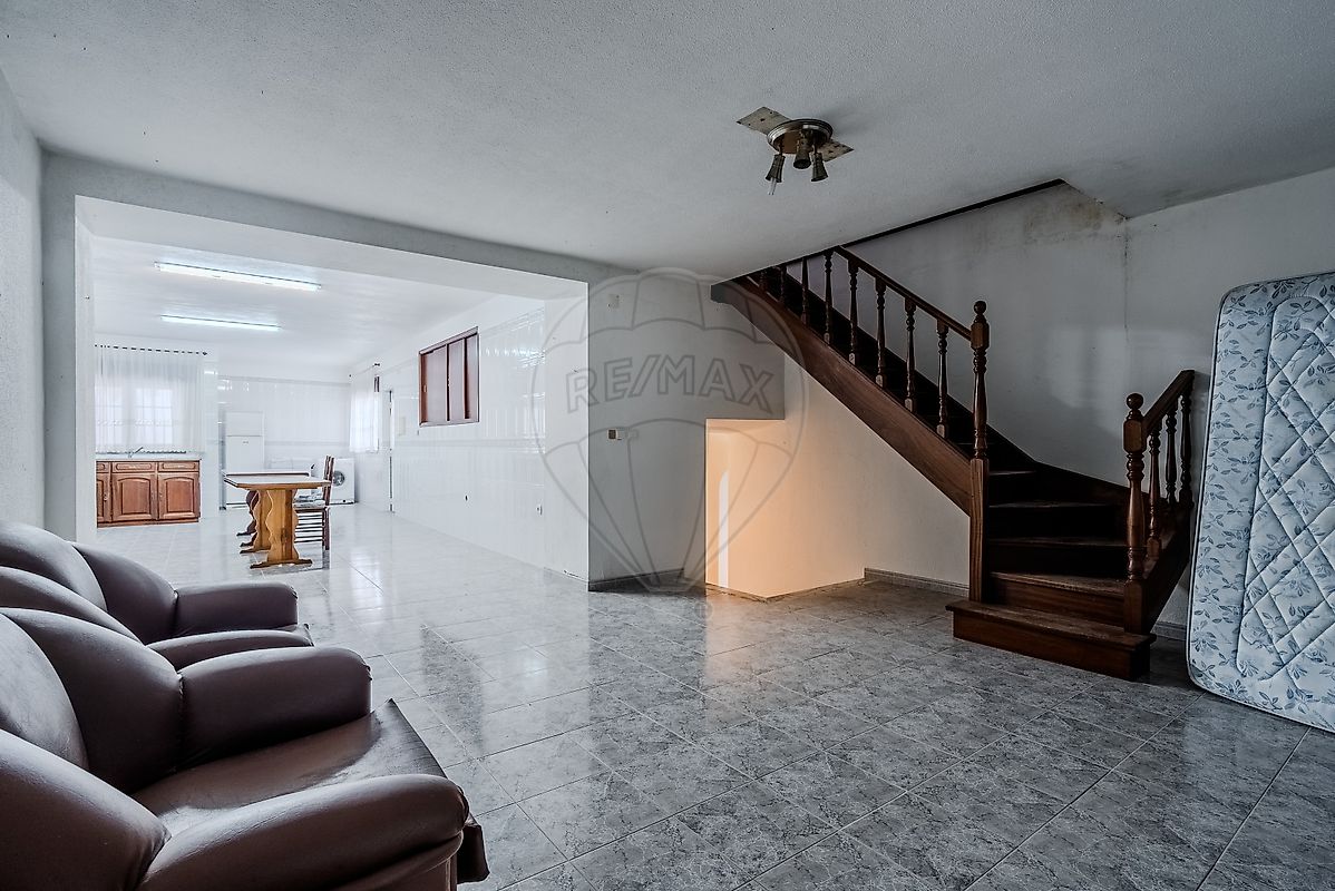 listing 121901144-275 picture-0