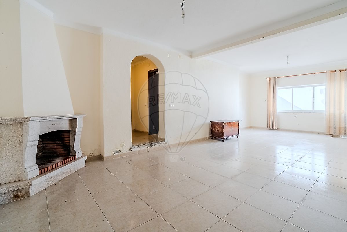 listing 121901144-275 picture-0