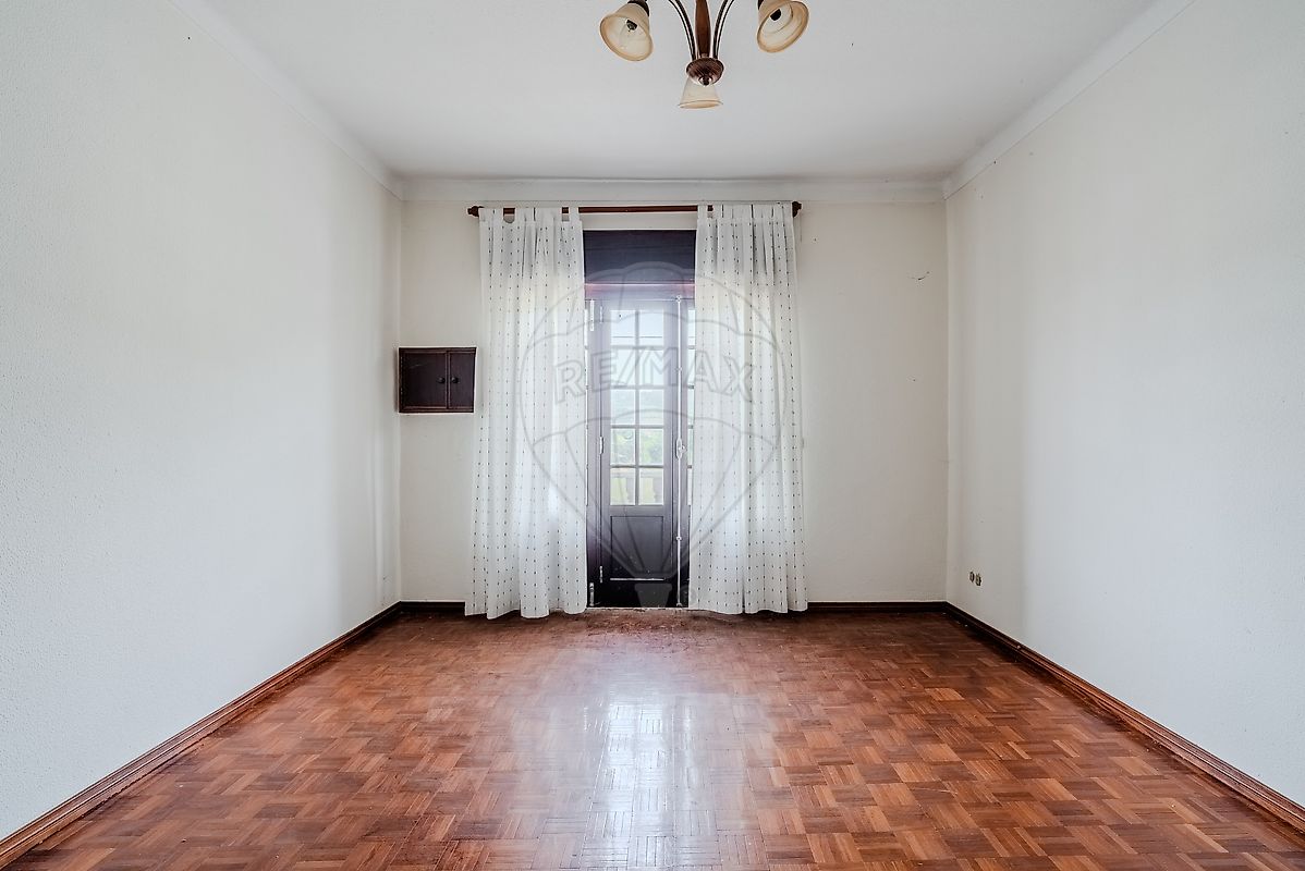 listing 121901144-275 picture-0