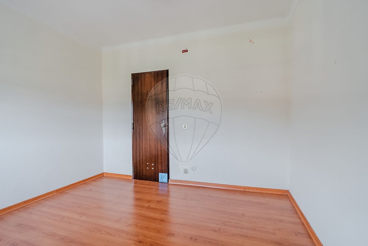 listing 121901144-275 picture-0