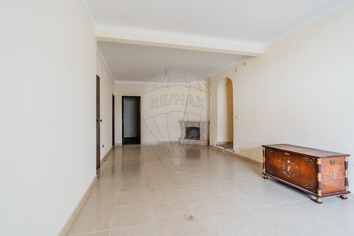 listing 121901144-275 picture-0