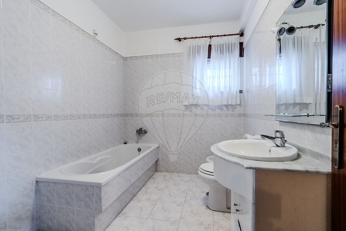 listing 121901144-275 picture-0