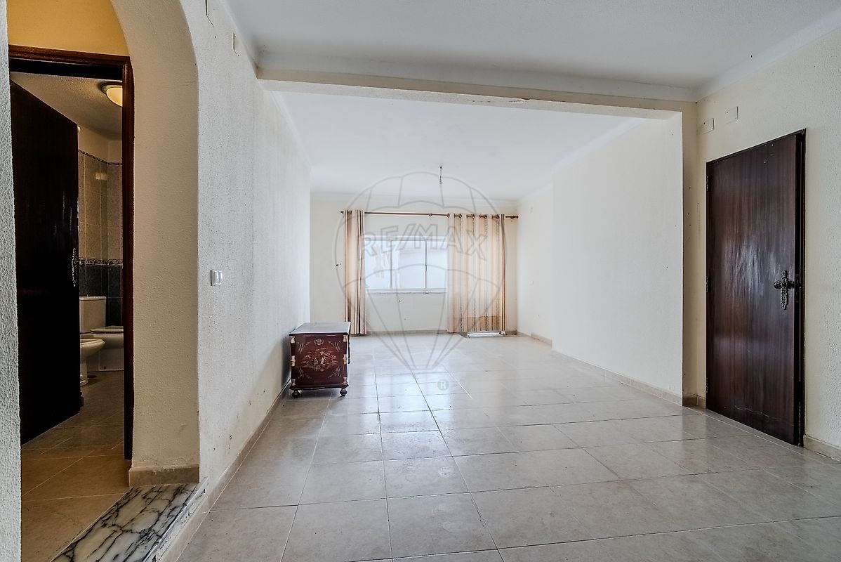 listing 121901144-275 picture-0