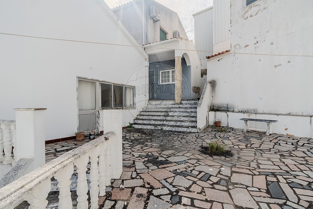 listing 121901144-275 picture-0