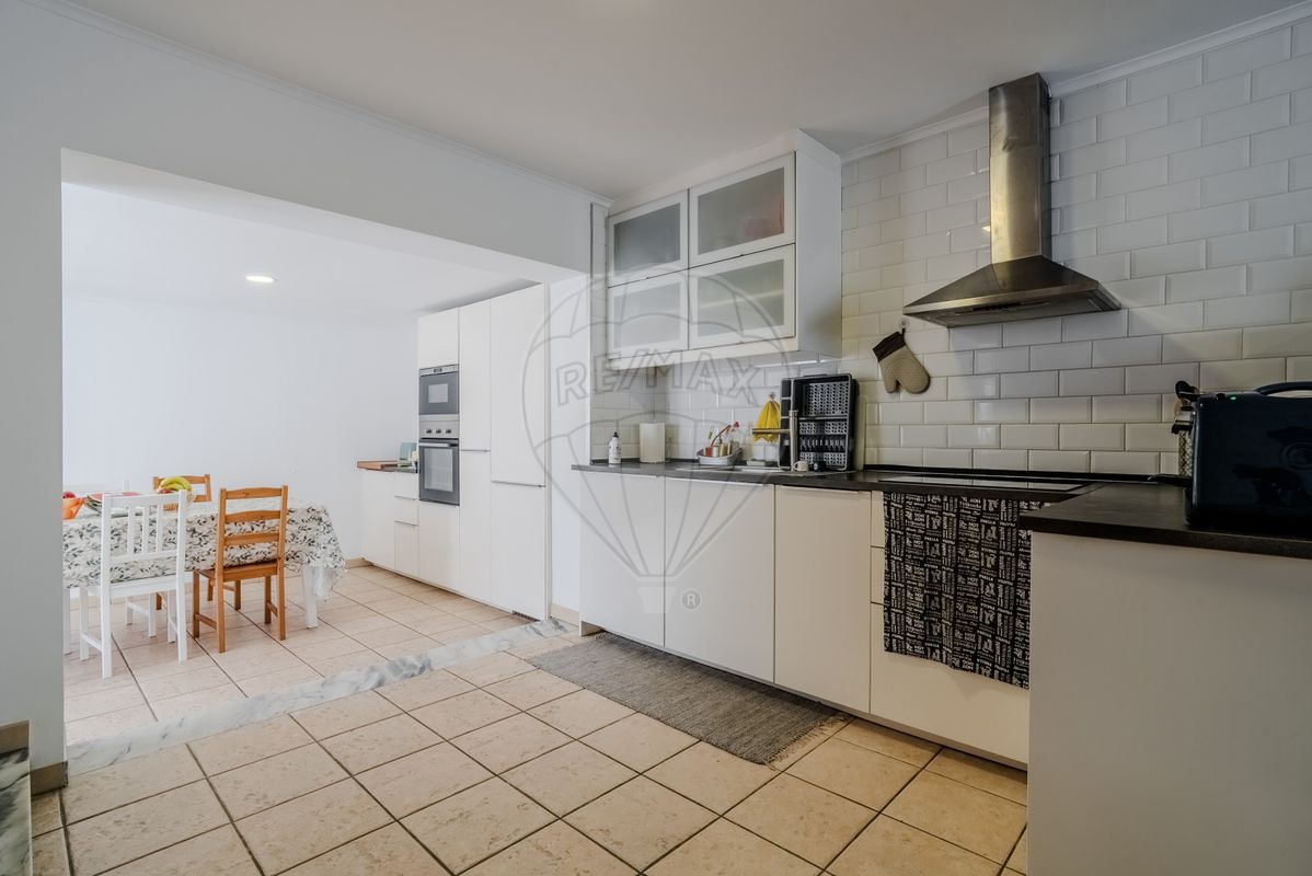 listing 121901144-282 picture-0