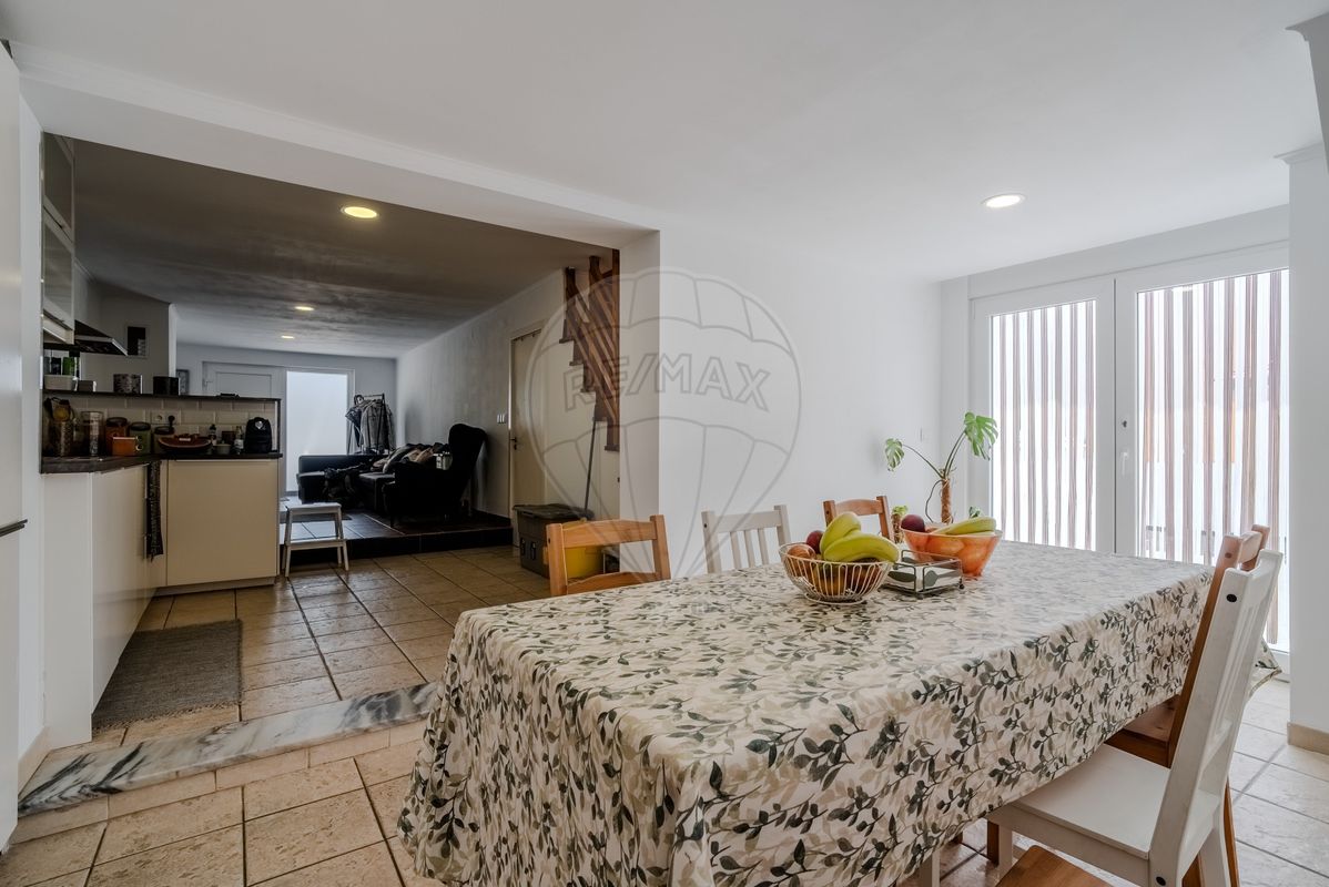 listing 121901144-282 picture-0