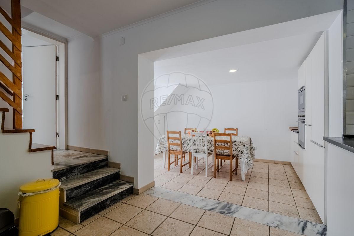 listing 121901144-282 picture-0