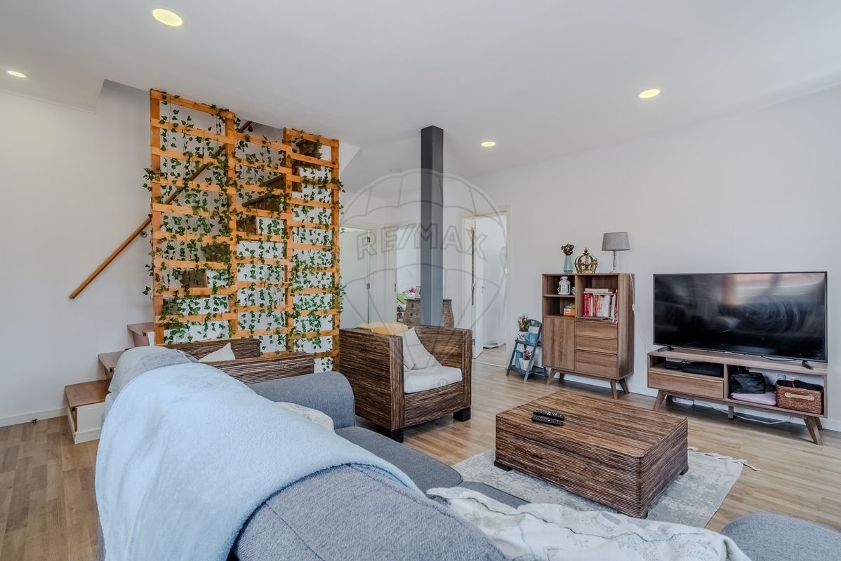 listing 121901144-282 picture-0