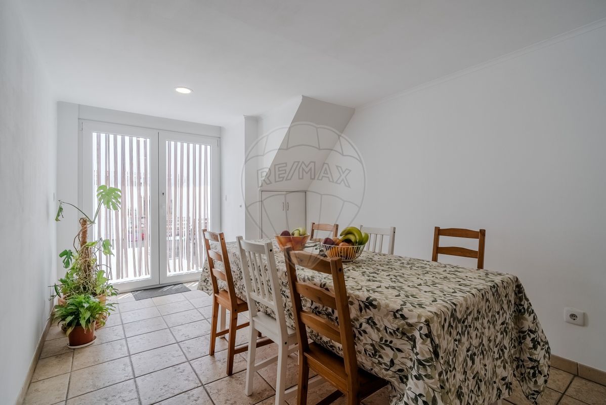 listing 121901144-282 picture-0