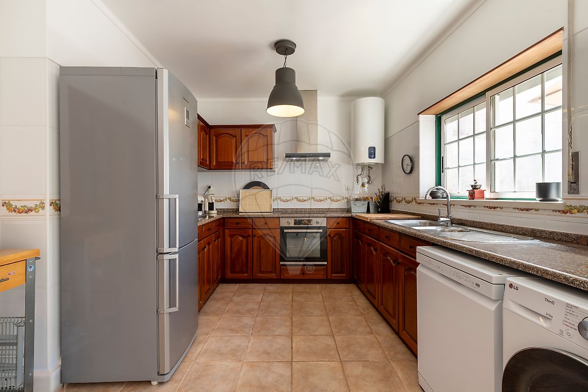 listing 121901192-739 picture-0