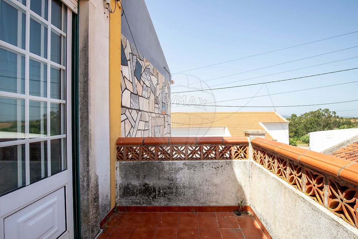 listing 121901192-739 picture-0
