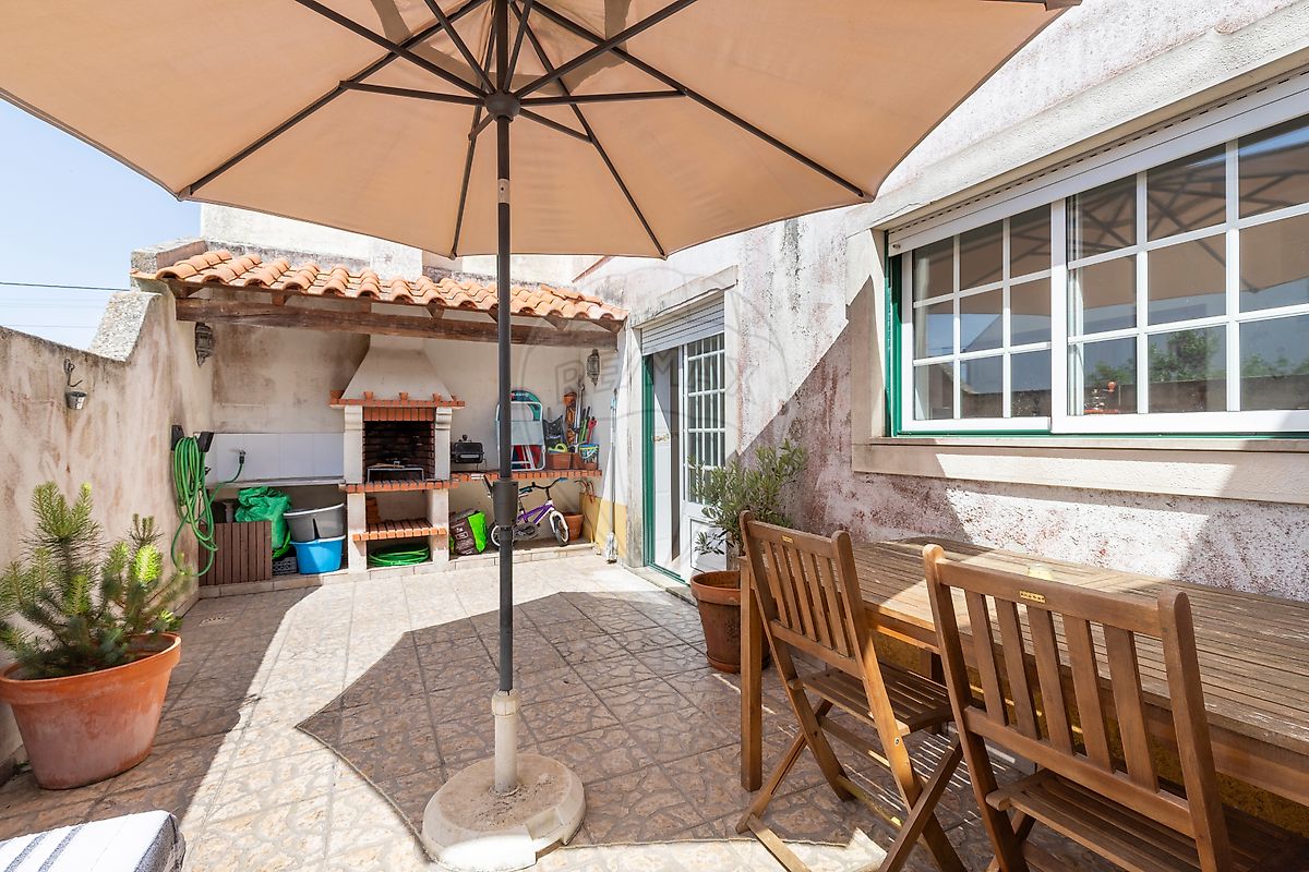 listing 121901192-739 picture-0