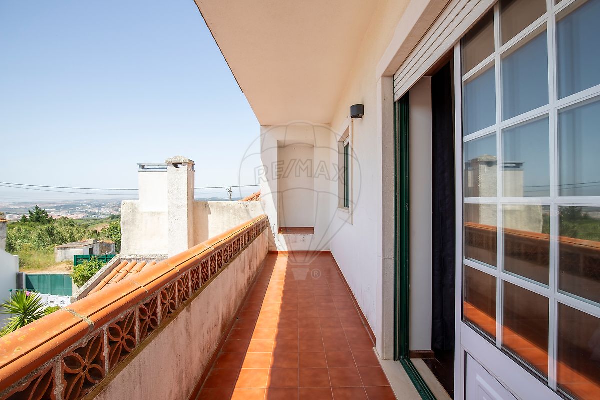 listing 121901192-739 picture-0