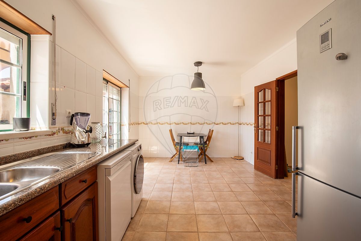 listing 121901192-739 picture-0