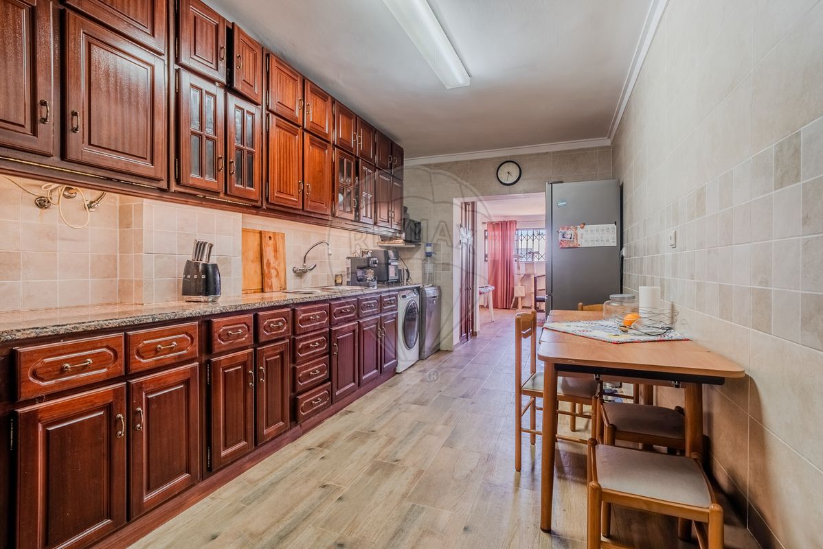 listing 121901144-288 picture-0