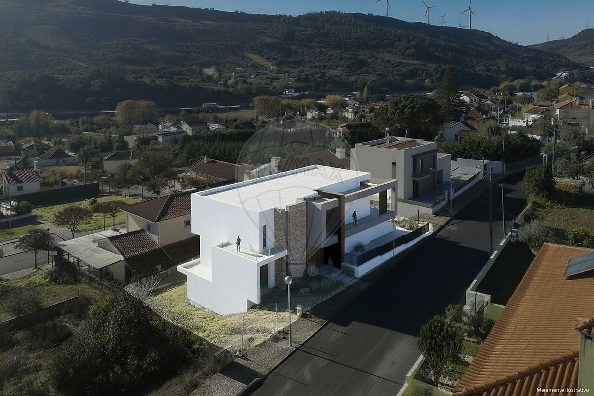 Moradia T4 à venda em Loures