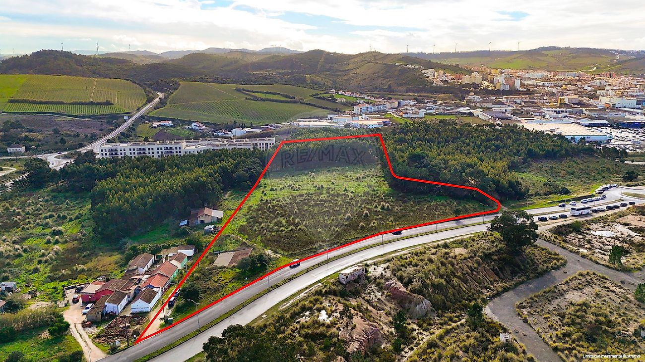 Terreno à venda em Torres Vedras