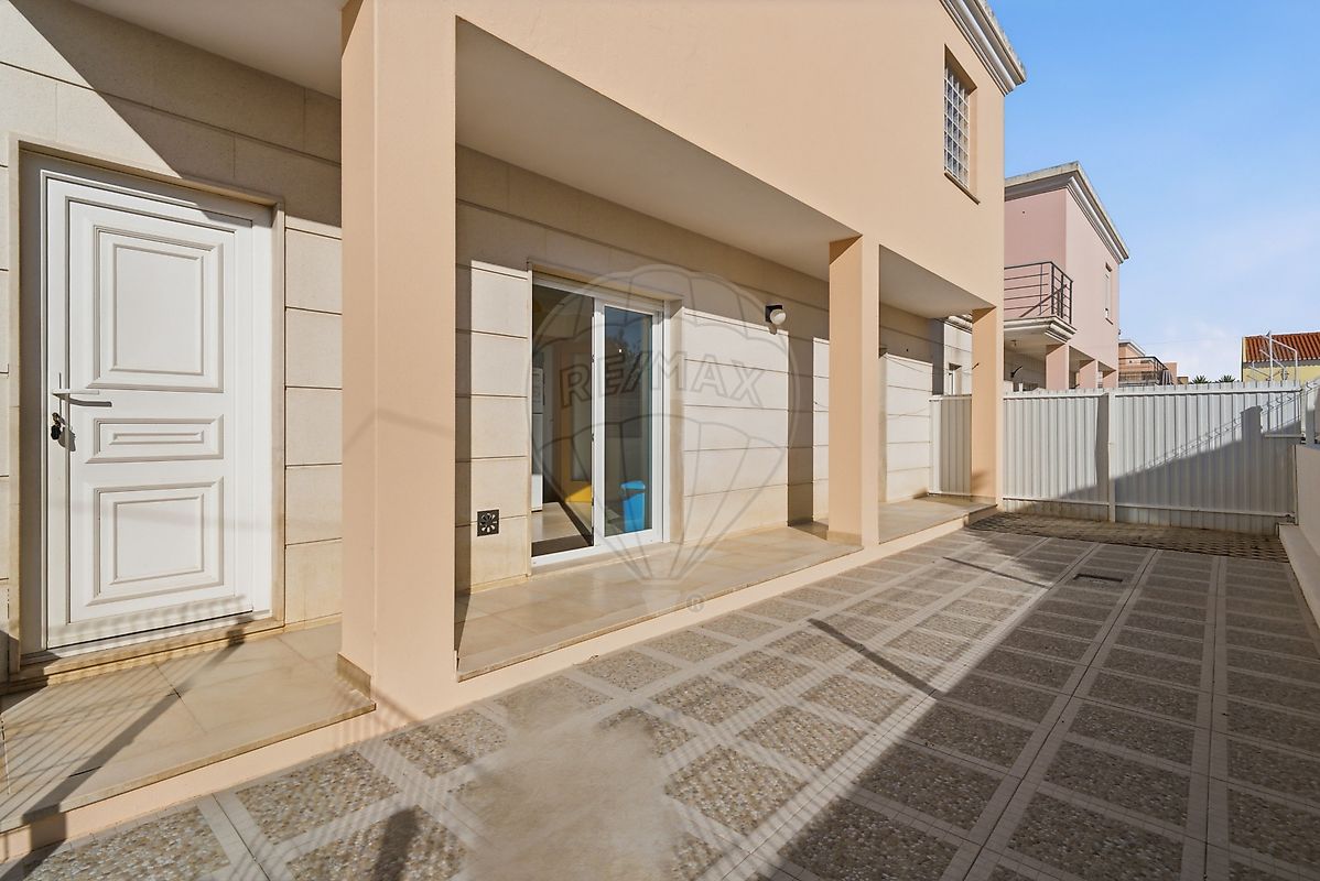Moradia T2 em Campelos e Outeiro da Cabeça, €356.000