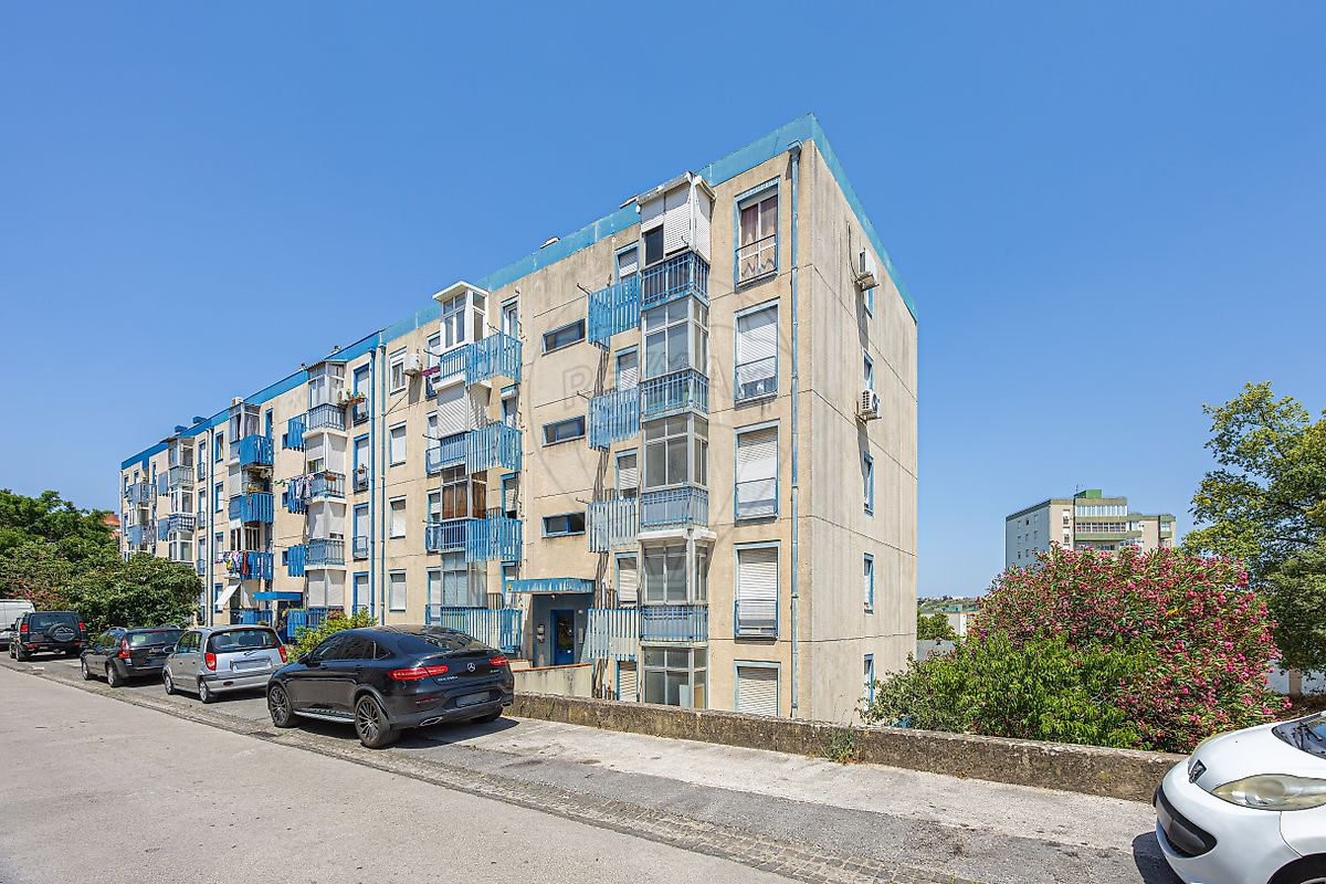 Apartamento T3 à venda em Loures