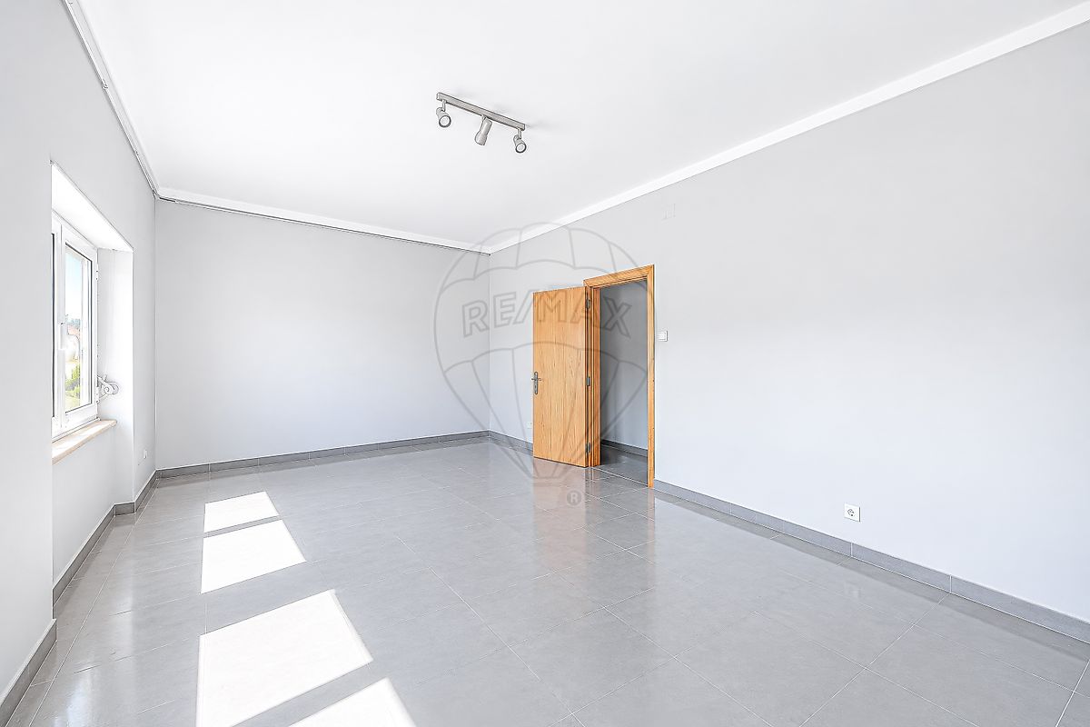 Apartamento T2 à venda em Torres Vedras (São Pedro, Santiago, Santa Maria do Castelo e São Miguel) e Matacães, Torres Vedras — foto 5