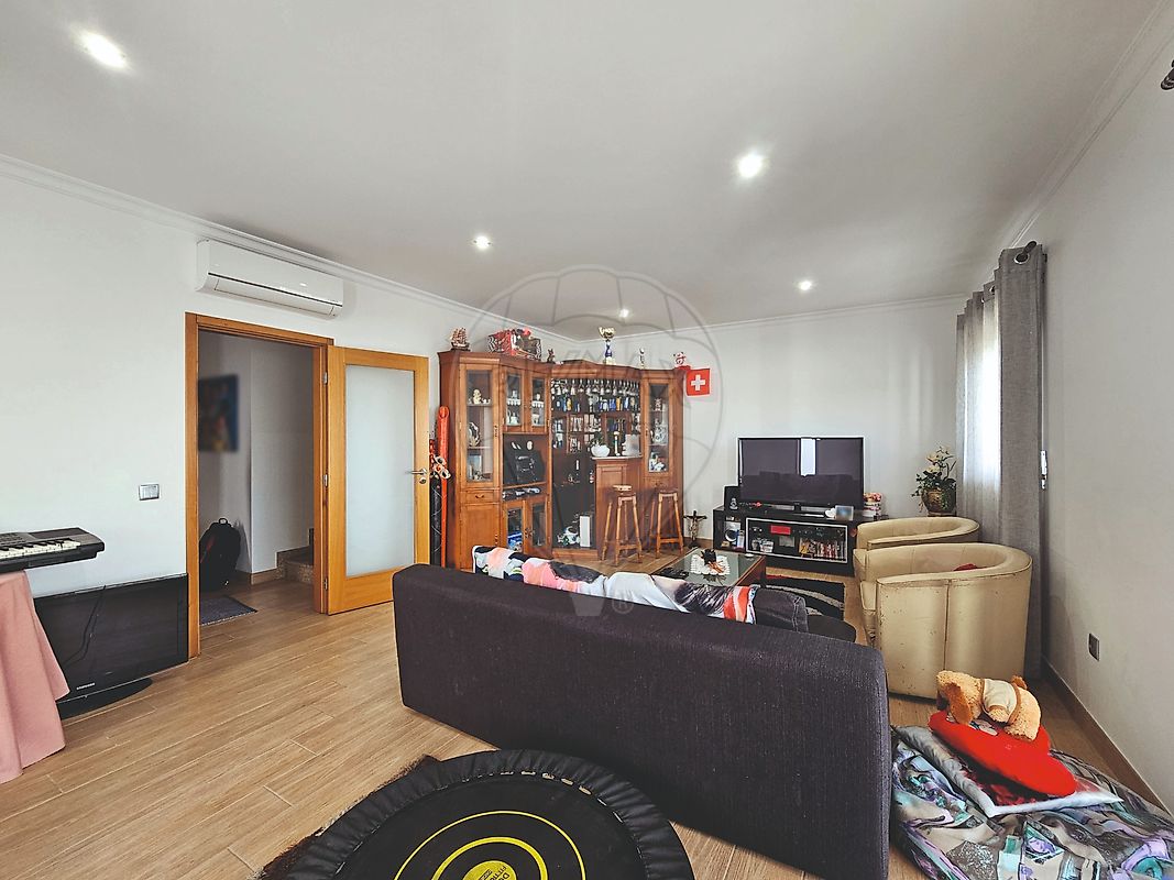 listing 121911089-445 picture-0