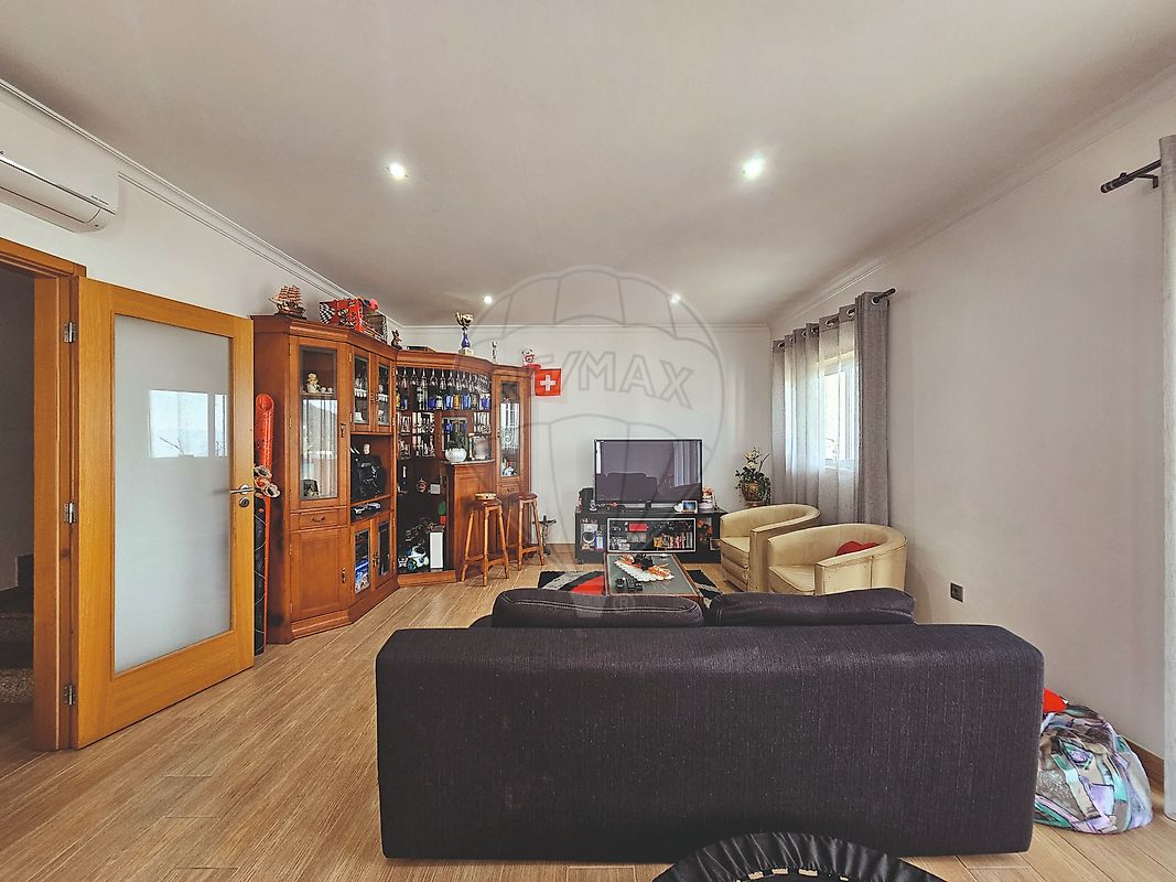 listing 121911089-445 picture-0