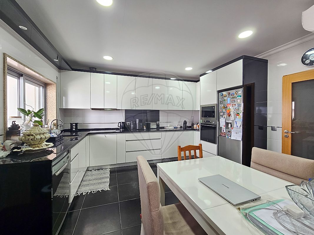 listing 121911089-445 picture-0