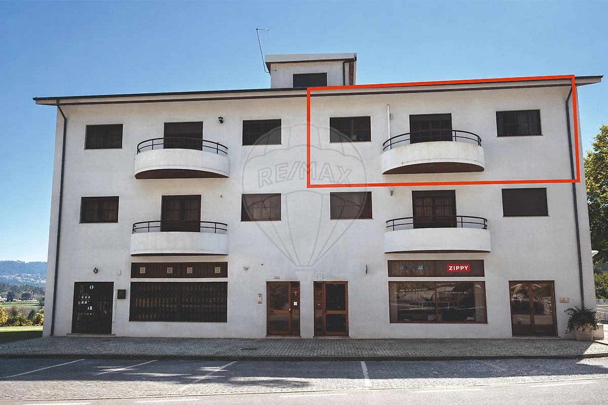 Apartamento T2 à venda em Lousada