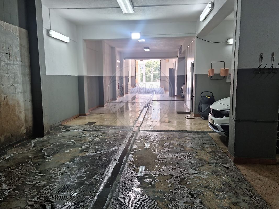 Garagem à venda em Almada