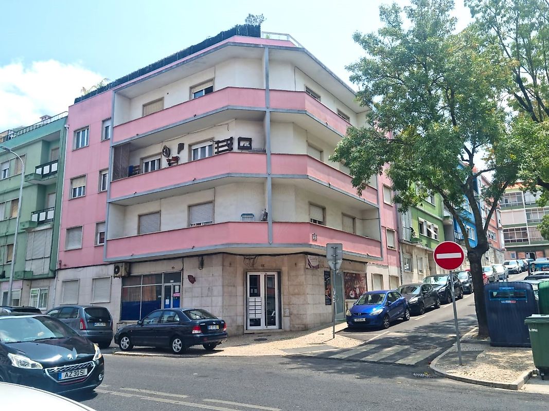Apartamento T3 à venda em Amadora