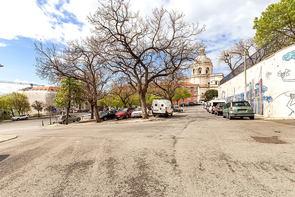 listing 121961042-694 picture-0