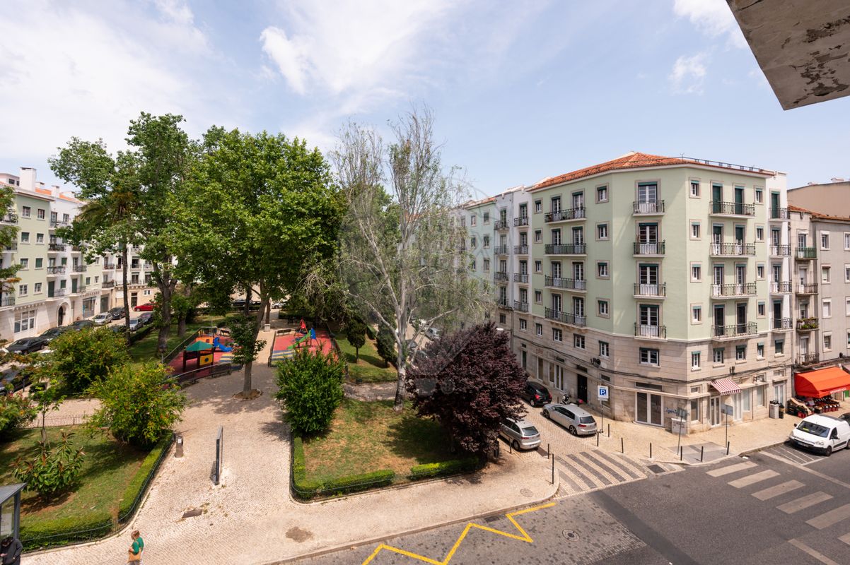 listing 121961656-98 picture-0