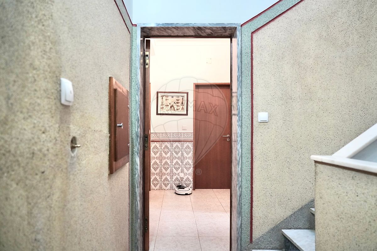 listing 121961237-77 picture-0